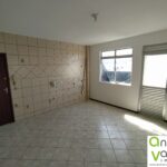 Apartamento 1 dormitório, cozinha e sala conjugadas, área de serviço, sacada e bwc.